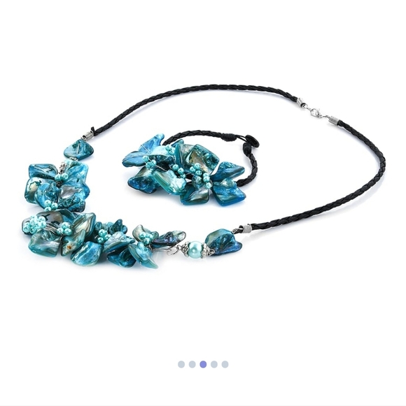 🆕️Navy Blue Seed Beaded Floral Necklace (20 Inches) & Stretch Bracelet (8") - Picture 3 of 8